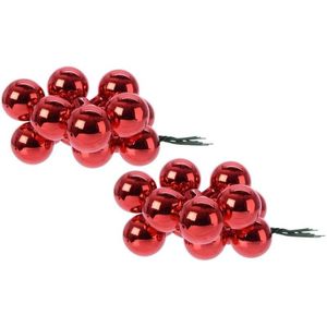 Decoris mini kerstballen stekers - 20x st - rood - 2 cm - glas - kerststukje decoratie