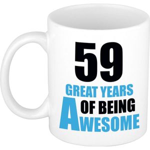 59 great years of being awesome mok wit en blauw - cadeau mok / beker - 29e verjaardag / 59 jaar