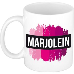 Marjolein  naam cadeau mok / beker met roze verfstrepen - Cadeau collega/ moederdag/ verjaardag of als persoonlijke mok werknemers