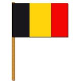 Set van 2x stuks luxe grote zwaaivlaggen Belgie 30 x 45 cm - Belgische feestartikelen en versieringen