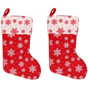 4x Rood/witte kerstsokken met sneeuwvlokken print 40 cm - Kerstversiering/kerstdecoratie sokken