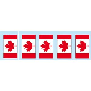 2x Papieren slingers vlaggetjes Canada 4 meter - Canadese feestartikelen en versiering