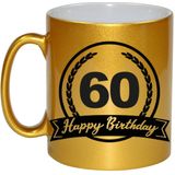Gouden Happy Birthday 60 years cadeau mok / beker met wimpel - 330 ml - keramiek - verjaardags koffiemok / theebeker