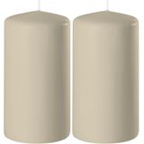 2x Beige cilinderkaarsen/stompkaarsen 6 x 15 cm 58 branduren - Geurloze kaarsen beige - Woondecoraties