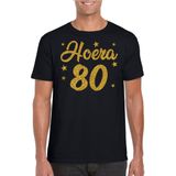 Hoera 80 jaar verjaardag cadeau t-shirt - goud glitter op zwart - heren - cadeau shirt
