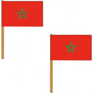 Set van 4x stuks luxe zwaaivlaggen Marokko 30 x 45 cm op houten stok - Hand vlaggetjes - landen decoraties versieringen