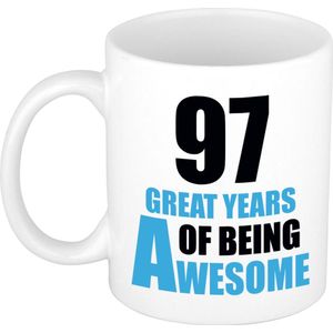 97 great years of being awesome mok wit en blauw - cadeau mok / beker - 29e verjaardag / 97 jaar