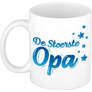 De stoerste opa mok / beker wit met blauwe tekst en sterren - 300 ml - verjaardag / bedankt cadeau opa