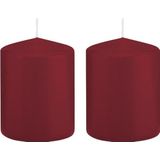 2x Bordeauxrode cilinderkaarsen/stompkaarsen 6 x 8 cm 29 branduren - Geurloze kaarsen - Woondecoraties