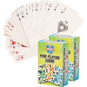 3x pakjes mini voetbal thema speelkaarten 6 x 4 cm in doosje van karton - Handig formaatje kleine kaartspelletjes