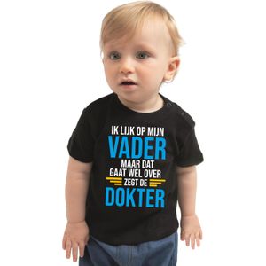 Ik lijk op mijn vader maar dat gaat wel over zegt de dokter cadeau t-shirt zwart voor baby - unisex - jongens / meisjes