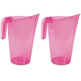 2x stuks waterkan/sapkan transparant/roze met een inhoud van 1.75 liter kunststof met handvat en schenktuit