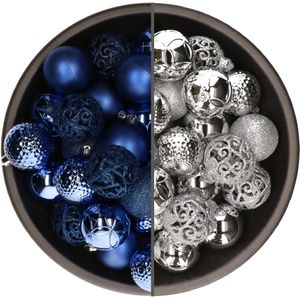 74x stuks kunststof kerstballen mix van kobalt blauw en zilver 6 cm - Kerstversiering