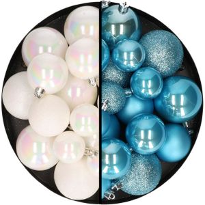 Kerstballen 60x stuks - mix parelmoer wit/ijsblauw - 4-5-6 cm - kunststof - kerstversiering