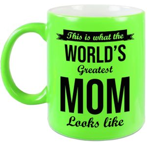 What the worlds greatest mom looks like cadeau mok / beker - 330 ml - neon groen - Moederdag / verjaardag - cadeau moeder