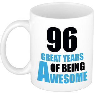 96 great years of being awesome mok wit en blauw - cadeau mok / beker - 29e verjaardag / 96 jaar