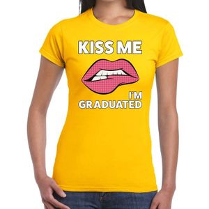 Kiss me I am Graduated t-shirt geel dames - feest shirts dames - geslaagden kleding