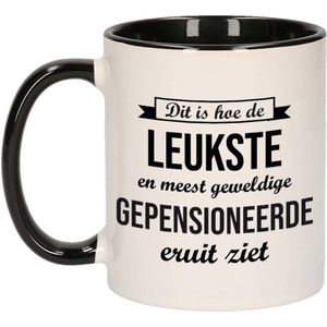 Dit is hoe de leukste en meest geweldige gepensioneerde eruitziet koffiemok / theebeker - 300 ml - wit met zwart - VUT / pensioen - bedankt cadeau collega