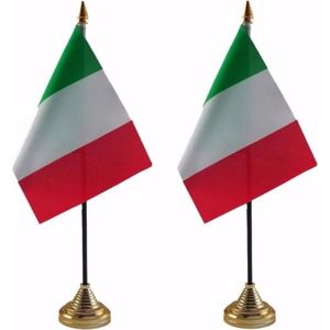 2x stuks italie tafelvlaggetje 10 x 15 cm met standaard - Italiaanse feestartikelen/versieringen