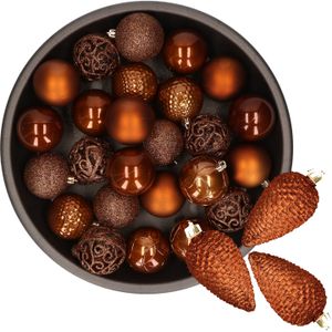 Decoris Kerstballen en dennenappel ornamenten - 43x stuks - kunststof - kaneel bruin