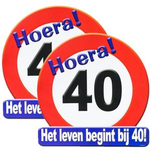 2x stuks hulde stopbord decoratie 40 jaar - 50 x 50 cm - Feestartikelen/versiering verjaardag leeftijden - Verkeersbord