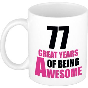 77 great years of being awesome mok wit en roze - cadeau mok / beker - 29e verjaardag / 77 jaar
