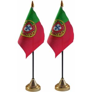 2x stuks portugal tafelvlaggetjes 10 x 15 cm met standaard - Landen vlaggen feestartikelen en versiering