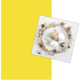 Pasen tafeldecoratie set geel tafelkleed 138 x 220 cm en 20x paas thema servetten met paas decoraties