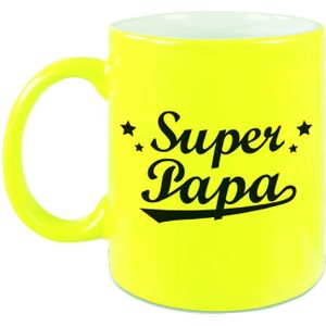 Super papa tekst cadeau mok / beker - neon geel - 330 ml - verjaardag / Vaderdag