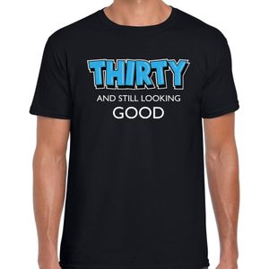 Thirty and still looking good cadeau t-shirt / 30 jaar kado shirt - zwart met witte en blauwe letters - voor heren -  Verjaardag cadeau voor dertigers