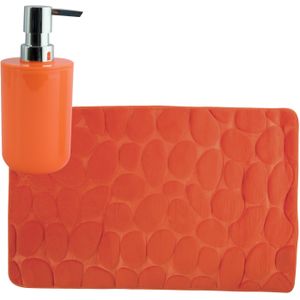 MSV badkamer droogloop mat/tapijt Kiezel motief - 50 x 80 cm - zelfde kleur zeeppompje 260 ml - oranje