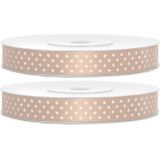 2x Hobby/decoratie zalm kleurige satijnen sierlinten met witte stippen 1,2 cm/12 mm x 25 meter - Cadeaulinten satijnlinten/ribbons - Zalm kleurige linten met witte stippen - Hobbymateriaal benodigdheden - Verpakkingsmaterialen