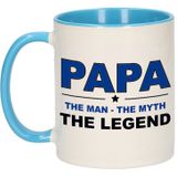 Papa the man the myth the legend cadeau mok / beker wit en blauw - 300 ml - verjaardag / Vaderdag - kado koffiemok / theebeker
