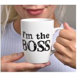 Set van 2x mokken met tekst I'm the boss (when she is not around) - Mokken - Bekers - Huwelijkscadeau - Valentijnscadeau