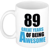 89 great years of being awesome mok wit en blauw - cadeau mok / beker - 29e verjaardag / 89 jaar