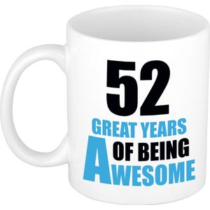 52 great years of being awesome mok wit en blauw - cadeau mok / beker - 29e verjaardag / 52 jaar