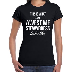 Awesome / geweldige stewardess cadeau t-shirt zwart - dames -  kado / verjaardag / beroep shirt