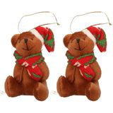 2x Kersthangers knuffelbeertjes bruin met gekleurde sjaal en muts 7 cm - Kerst hangdecoratie - Kerstboom versiering