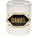 Daniel naam cadeau spaarpot met gouden embleem - kado verjaardag/ vaderdag/ pensioen/ geslaagd/ bedankt