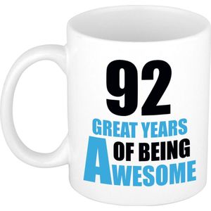 92 great years of being awesome mok wit en blauw - cadeau mok / beker - 29e verjaardag / 92 jaar
