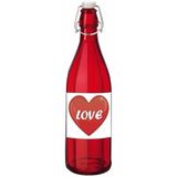 Liefdesdrank in glazen fles rood