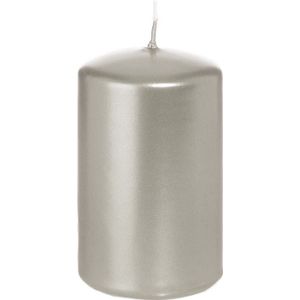 1x Zilveren cilinderkaars/stompkaars 5 x 8 cm 18 branduren - Geurloze zilverkleurige kaarsen - Woondecoraties