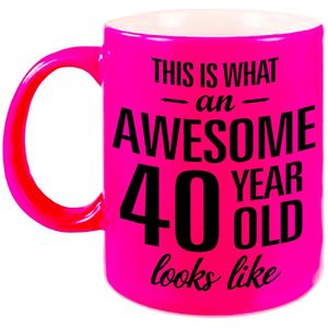 This is what an awesome 40 year old looks like cadeau mok / beker - 330 ml - neon roze - verjaardag - kado koffiemok / theebeker