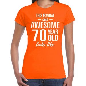 Awesome 70 year - geweldige 70 jaar cadeau t-shirt oranje dames -  Verjaardag cadeau