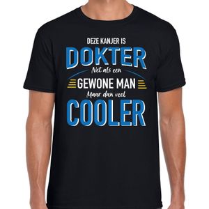 Deze kanjer is dokter net als een gewone man maar dan veel cooler t-shirt zwart voor heren - kado shirts - beroepen shirts - vaderdag shirts