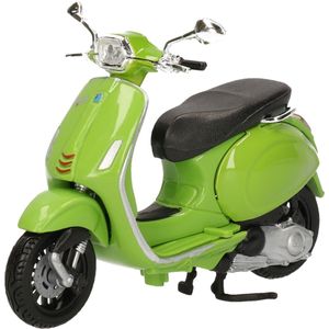 Model scooter Vespa Sprint 150 ABS 2018 groen - Schaal 1:18 - 10 x 5 x 7 cm - Speelgoed scooter - Miniatuur scooter