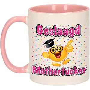 Bellatio Decorations Geslaagd cadeau mok - roze - Geslaagd Motherfucker - Ca. 300 ml