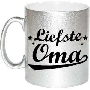 Liefste oma tekst cadeau mok / beker - 330 ml - zilverkleurig - kado koffiemok / theebeker