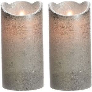 2x LED kaarsen/stompkaarsen zilver 15 cm flakkerend - Kerst diner tafeldecoratie - Home deco kaarsen