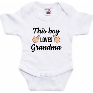 This boy loves grandma tekst baby rompertje wit jongens - Cadeau oma - Babykleding